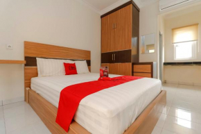 Гостиница RedDoorz Plus Near Palembang Square Mall  Палембанг